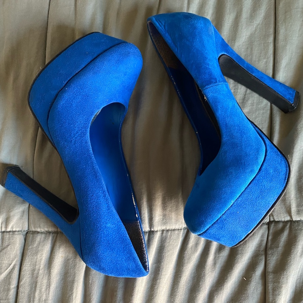 Blue high heel pumps